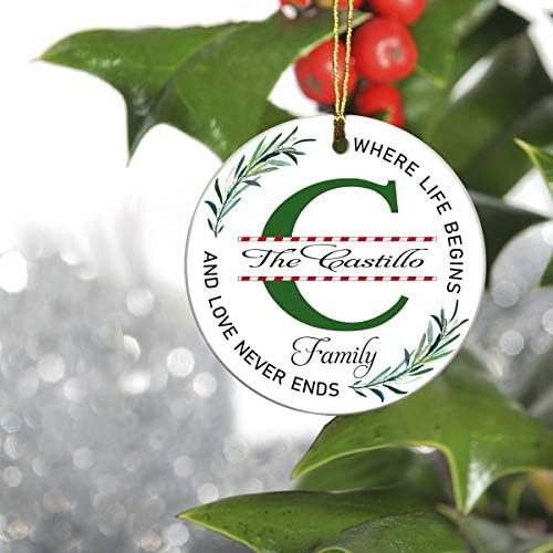 C Monogram Ornament de vacanță Inițial de Crăciun - Familia Castillo, unde viața începe și dragostea nu se termină niciodată - 2019 Idei de cadouri de Crăciun pentru ornament de familie de 3 centimetri